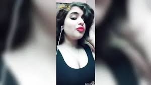 لبوة اسكندرانية اخر شرمطة بتكلم صاحبها في فيديو كول وبتشرب حشيش